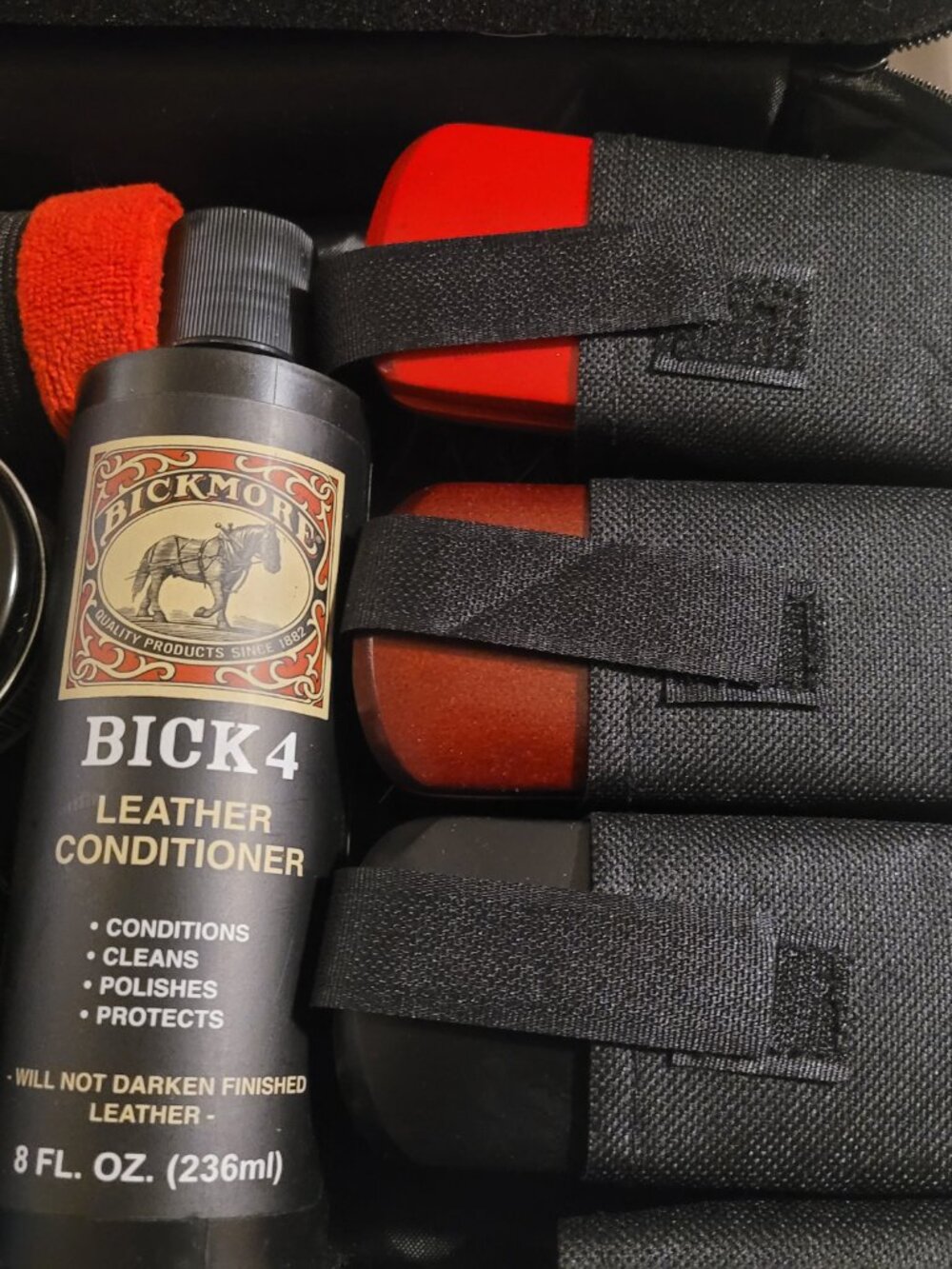 Bickmore Shoe Care / Shoe Shine Kit, Bick 4 Leather Conditioner, Travel Case - Picture 7 of 8